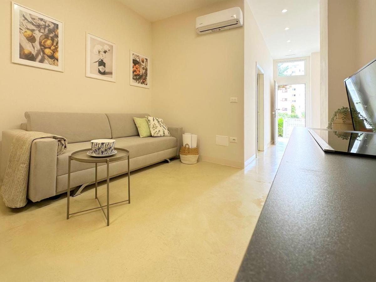 13 Eur For Monthly Stay - Home By The Sea - Hbs Golem  Ngoại thất bức ảnh