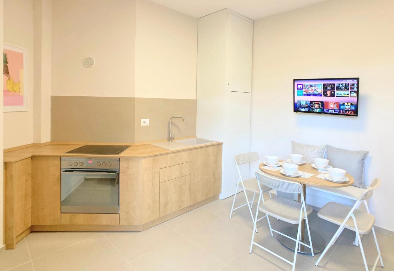 13 Eur For Monthly Stay - Home By The Sea - Hbs Golem  Ngoại thất bức ảnh